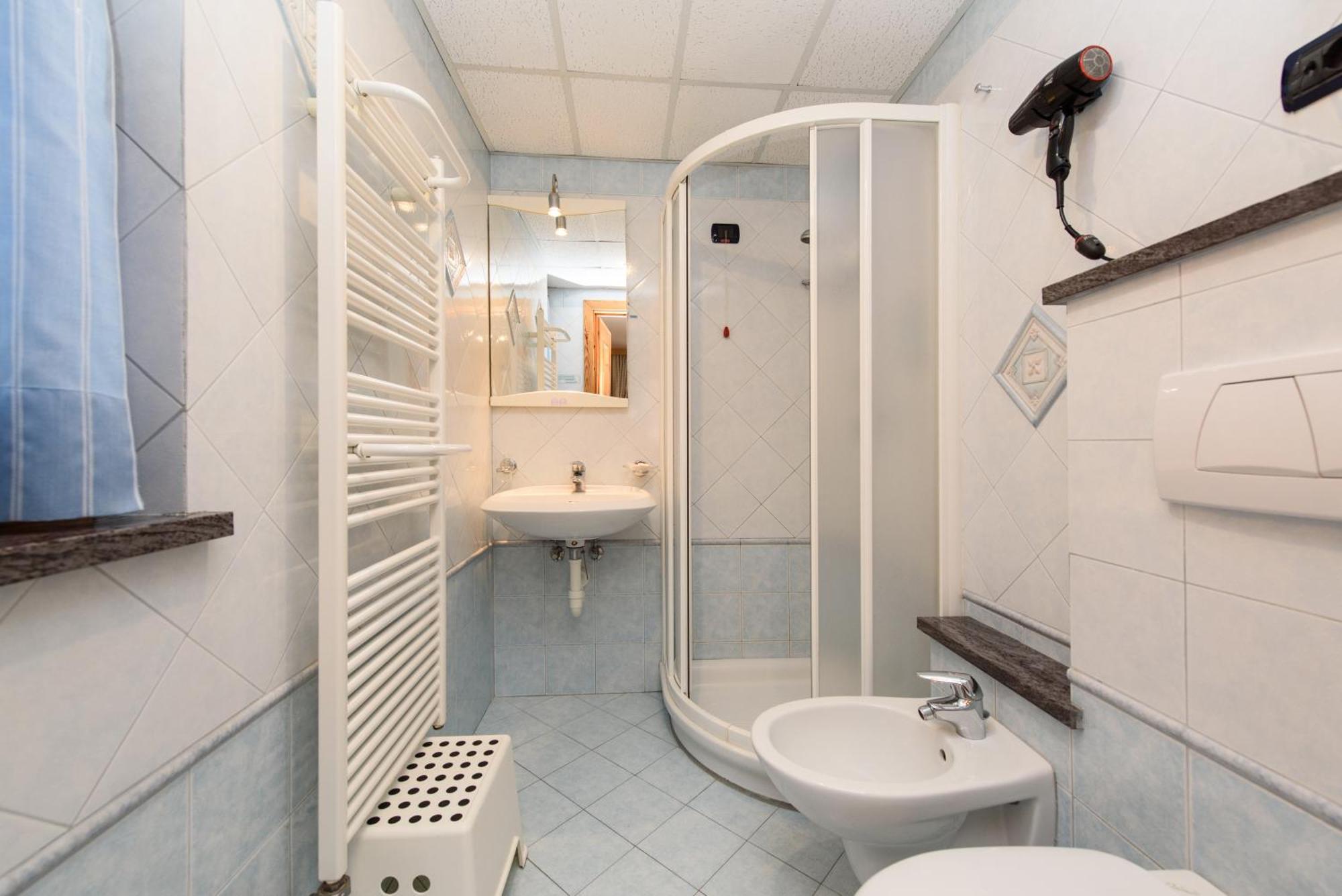 Hotel Des Roses Antey-Saint-André Exterior photo